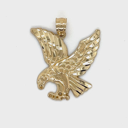 Colgante hermoso águila voladora de oro de 14 quilates