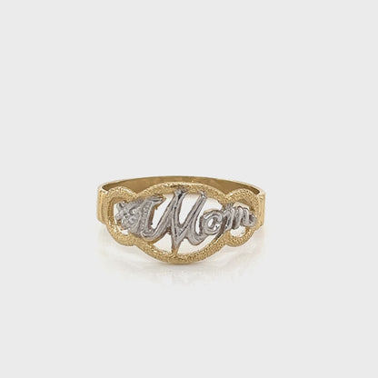 Hermoso anillo liso "#1 MOM" de oro de 14 quilates